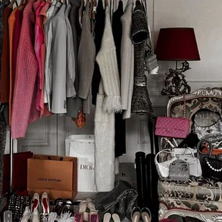 Продажа речей❤️‍🔥 - Group with 228 groups in Common